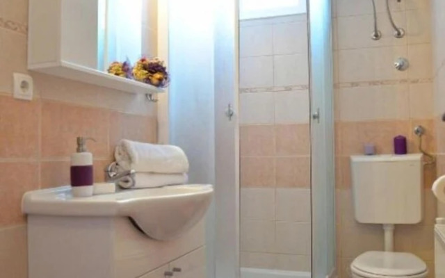 Jadranka - Free Parking and Grill - A1-purple