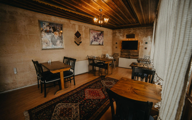 Helios Cave Hotel