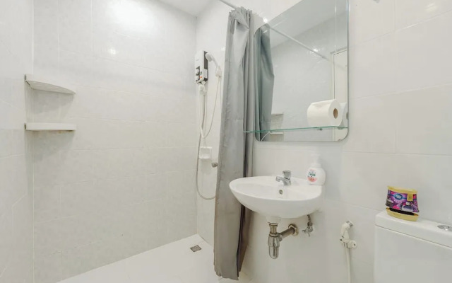 Chic Condo Near Shops & Nightlife C203