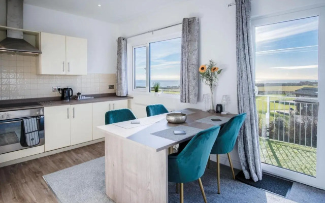 The Penthouse 1 Bedroom Apartment Ocean Breeze