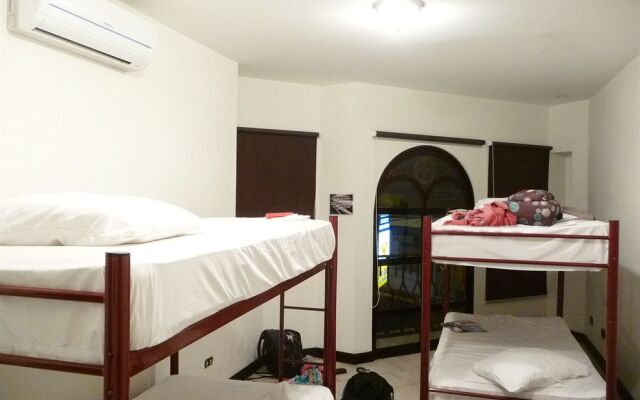 Alajuela Backpackers Airport Hostel