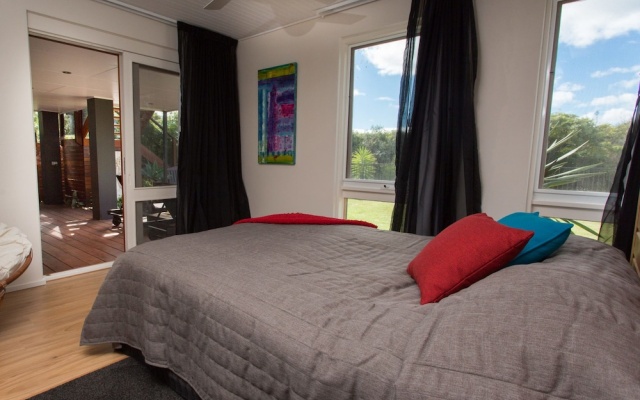 Ocean's 30 - Ultimate Beach Frontage – Guest Rooms – Merimbula