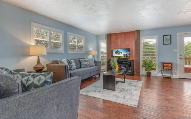 Cozy 3br/2bath vacation house at Lake Travis
