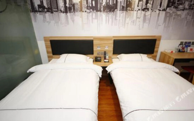 Rujia Huayi Select Hotel (Tangshan Railway Station Nanhu Shopping Plaza)