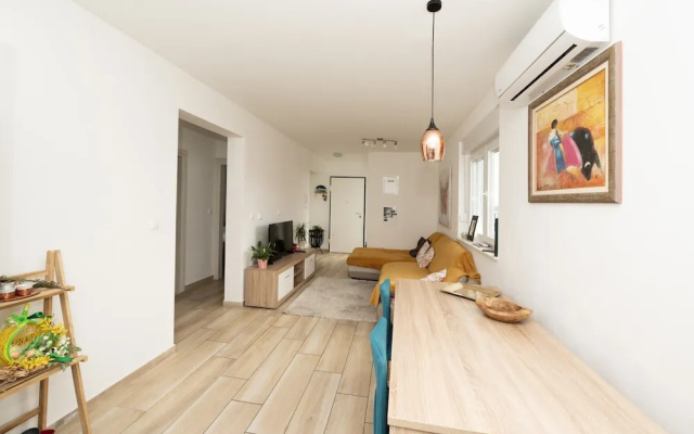 Modern Apartment Domina, With Balcony and Parking