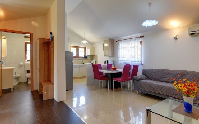 Boutique Hoilday Home With Lawn in Medulin