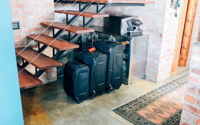 Stay at Friends (Guest house)