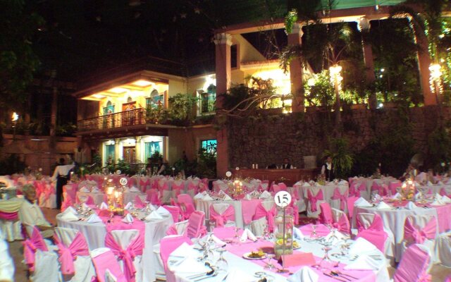 Alessandra Garden