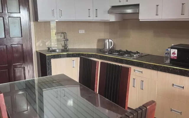 BN 5BR House With Mountain View