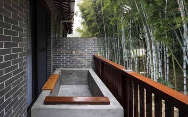 Deng Stone House Pastoral Resort