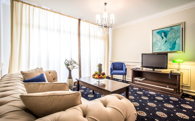 Palace-Marina Dinevi Hotel