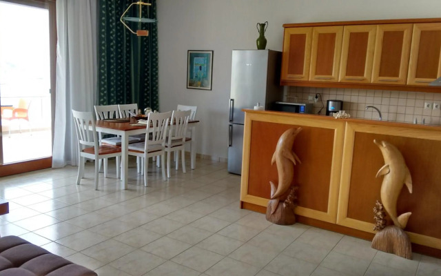 Tholos Bay Suites