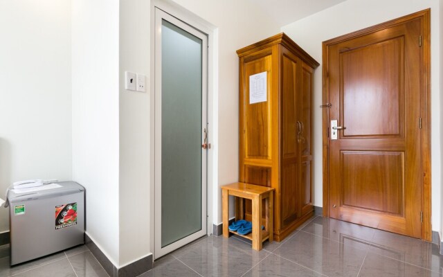 OYO 365 Rose Hotel