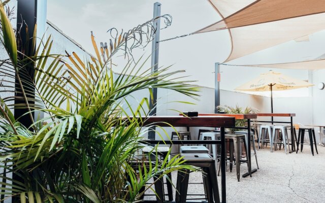 Mayfair Motel Emerald