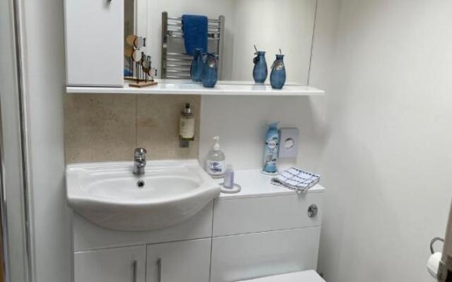 The Little Boathouse Heated