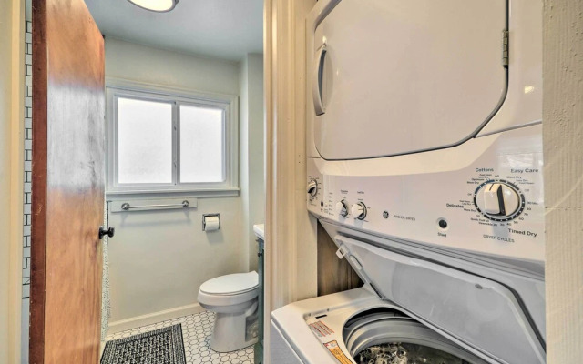 Beautiful Thermopolis Home w/ Private Yard & Grill