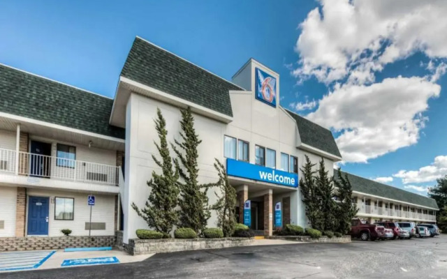 Motel 6 Niantic, CT - New London