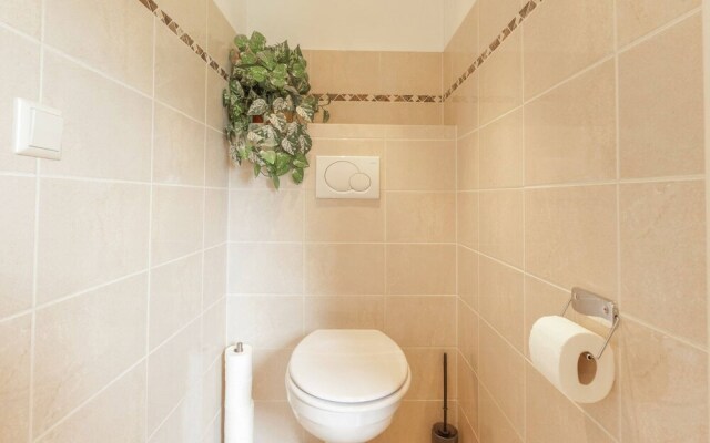 Cozy Holiday Home near Forest in Baarn