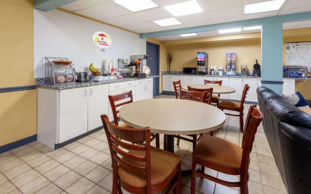 Super 8 by Wyndham Newcomerstown