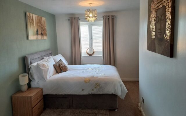 Charming Wentworth Lodge With Countryside Views