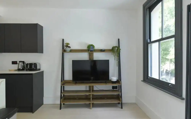 Contemporary 2 Bedroom Apartment on Columbia Road