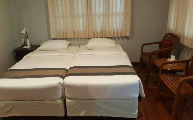 Baan Klang Aow Beach Resort