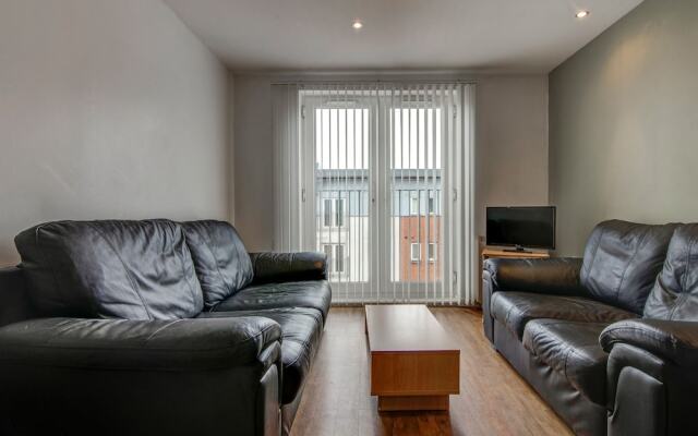 Bright & Modern 2-bedroom Flat - Sleeps 4