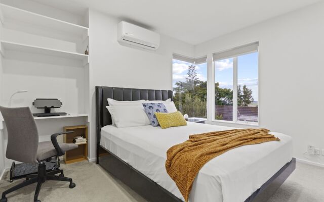 High-end Modern Villa Spa Pool & Views