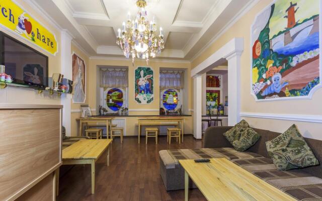 March Hare Hostel — фото