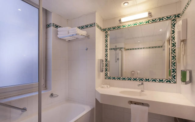 Hôtel Raspail Montparnasse