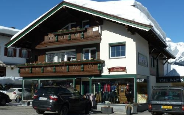 Alpking Hostel