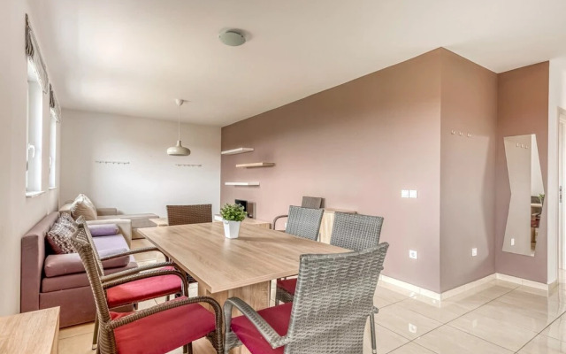 Charming Apartment in Novalja near Zrče Beach