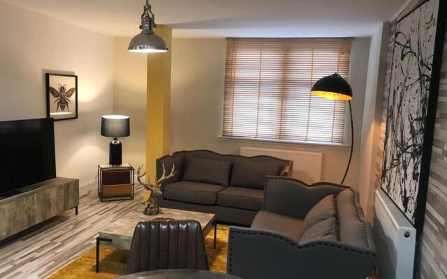 Central Apartment - Moderna