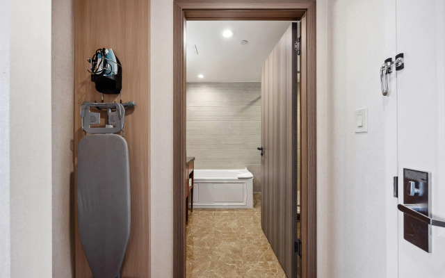 Ramada by Wyndham Flushing Queens