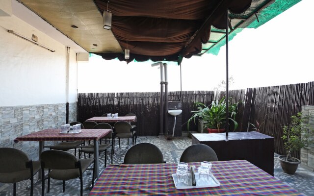 OYO 7634 Hotel Delhi Continental