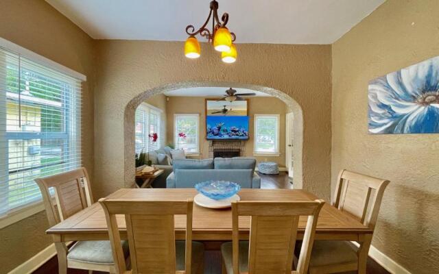 Tropical Garden Bungalow