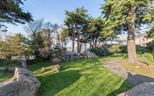 Superbe Villa 4 Étoiles Avec Très Belles Prestations Et Jardin Sur la Mer À Tregastel - Ref 7