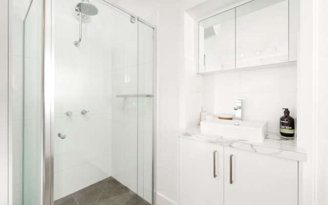 The Manhattan - Central & Sophisticated