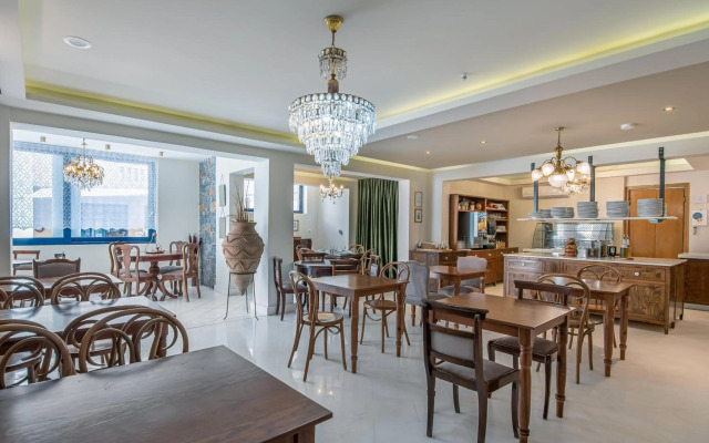 Nami Hotel & Suites