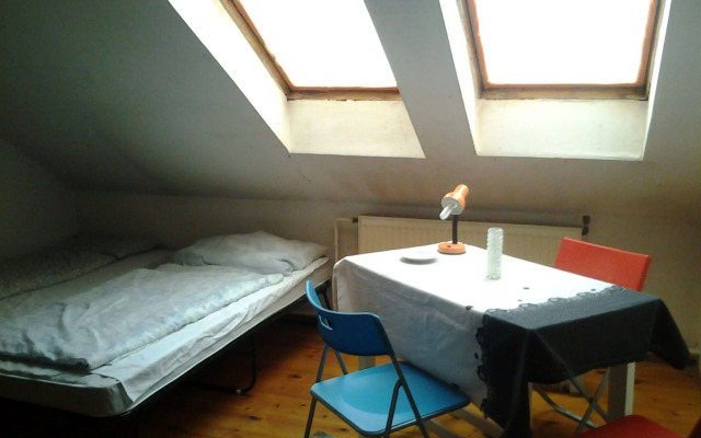 1st Apartments and Hostel