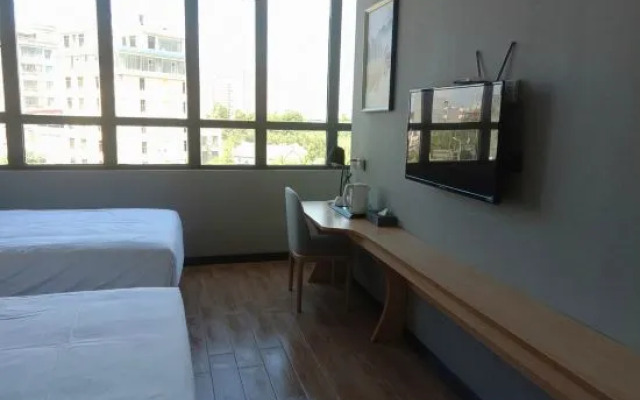Danzhou Guanlan Shangpin International Hotel