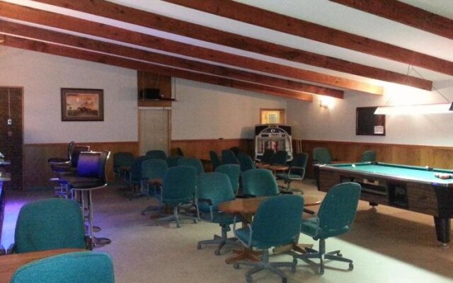 Maple Creek Motor Inn