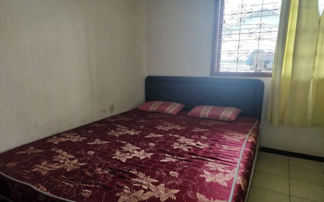 OYO Life 93979 Gubeng Homestay Syariah