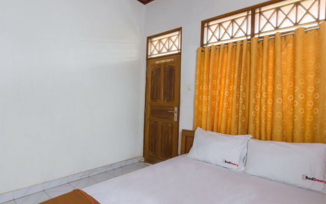 RedDoorz @ Raya Kubu Anyar