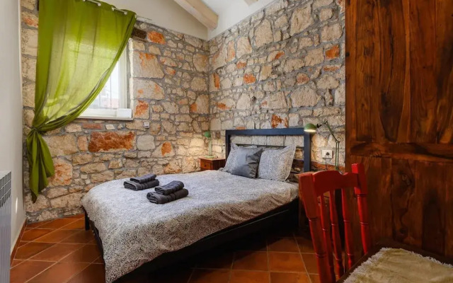 Warm Holiday Home With Terrace