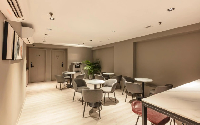 Hotel Calmo Bugis
