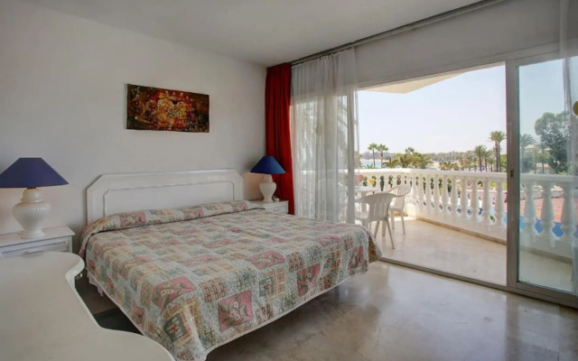 Lovely beachfront apartment Puerto Banus Marbella