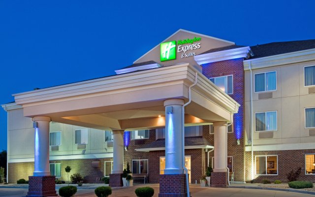 Holiday Inn Express Hotel & Suites Dickinson, an IHG Hotel