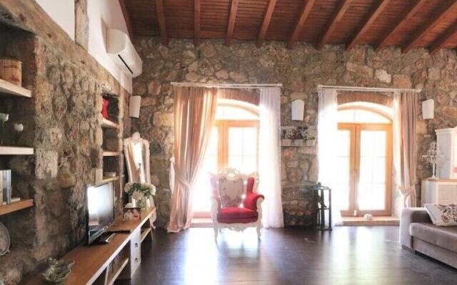 Villa BLN1 by JoyLettings