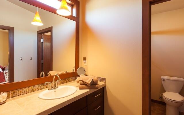 NEW Condo Downwider with Hot Tub, Minutes Away from The Columbia River Gorge by RedAwning